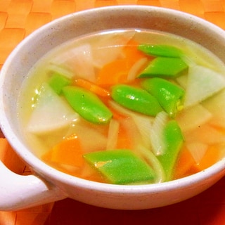 スナップエンドウと根菜のスープ